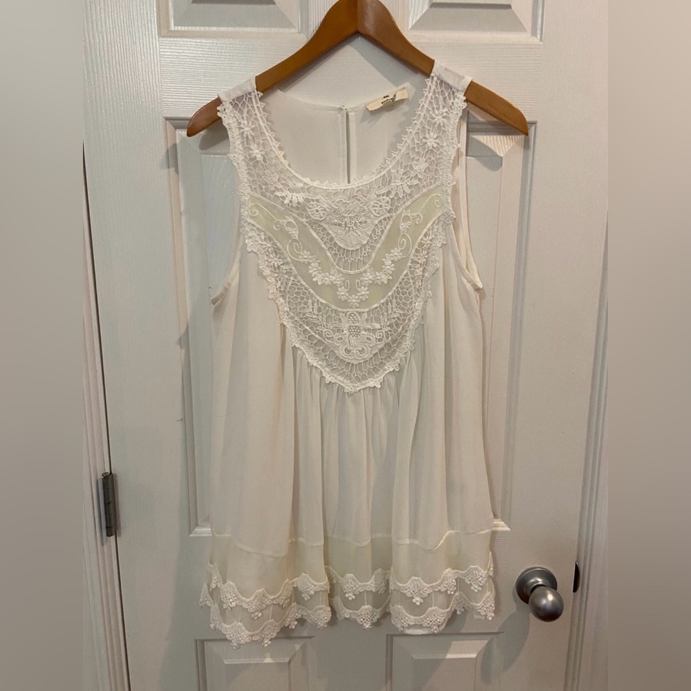 Sheer lace tank, size women’s medium